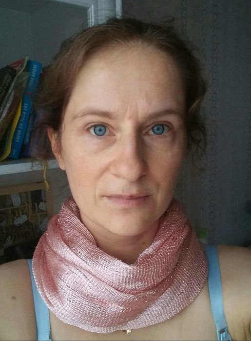 Cienki różowy komin