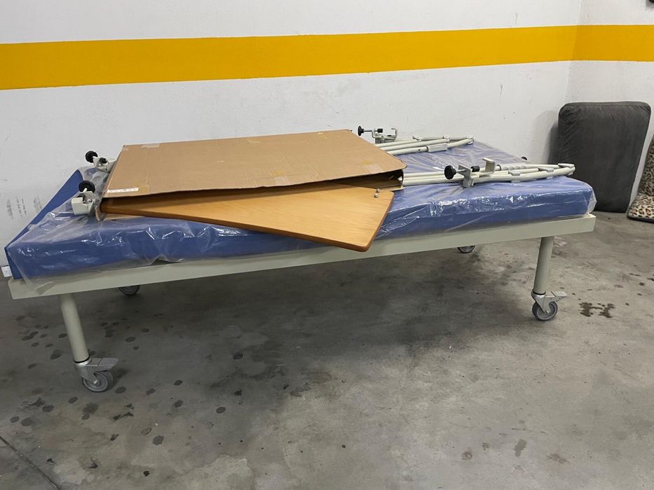 Cama hospitalar manual com rodas com colchao e laterais