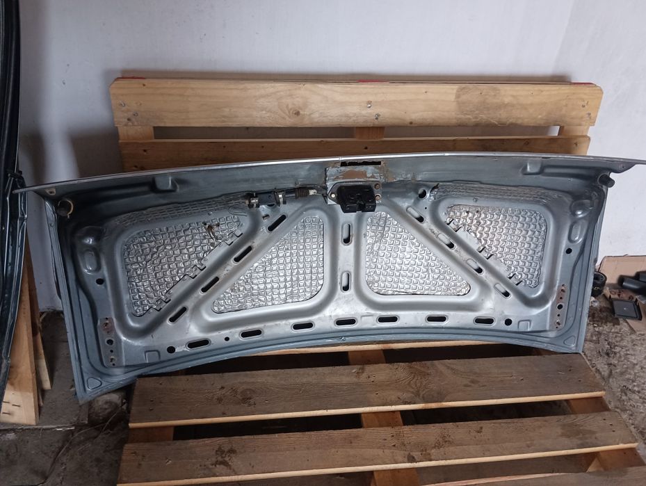 Крышка багажника Mazda 323 bf 1.6