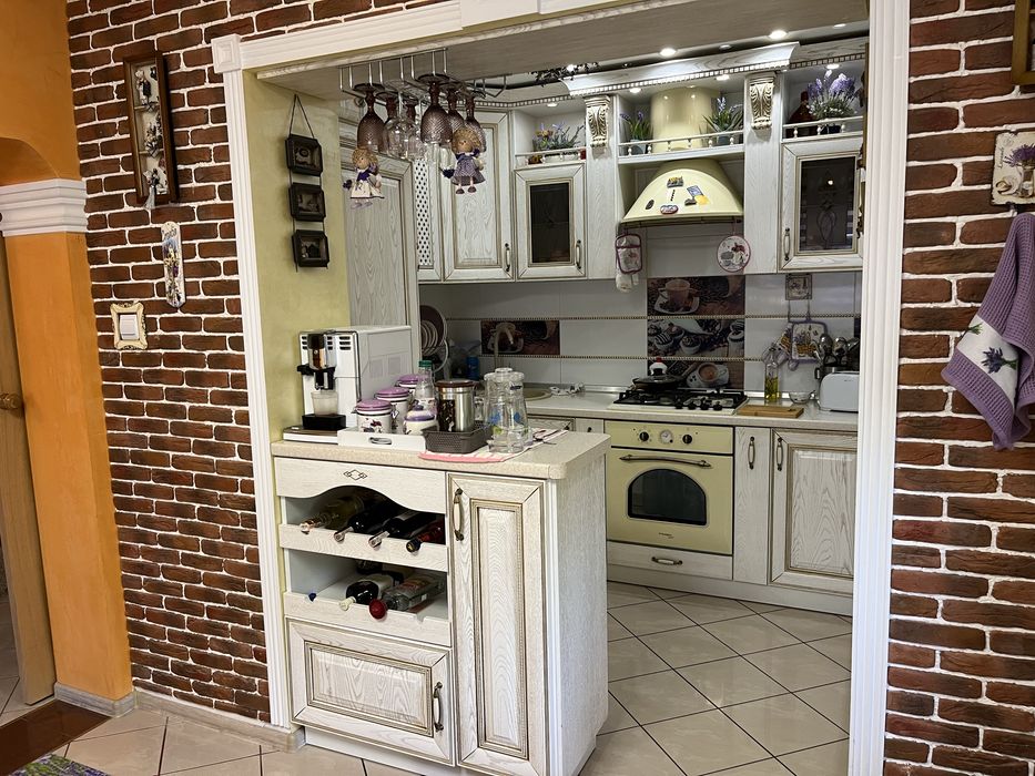 Елітний будинок 302 м2 престижний район Берегово