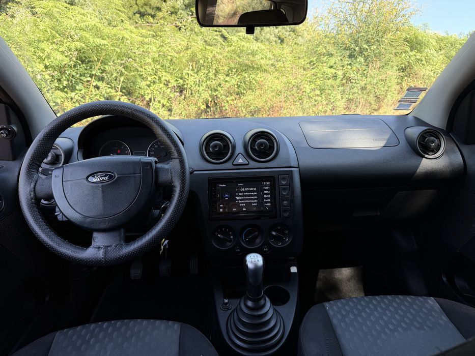 Ford Fiesta 1.4 TDCi Nacional – Económico e Fiável