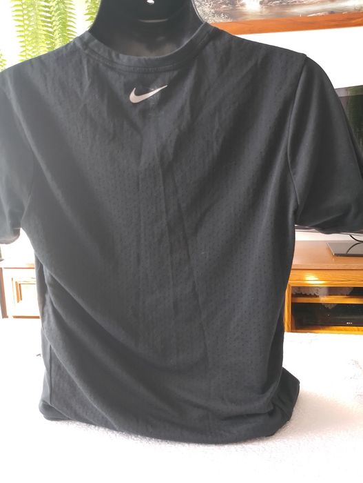 Koszulka damska Nike rozmiar M długość przed 63 do 67 szerokość 102