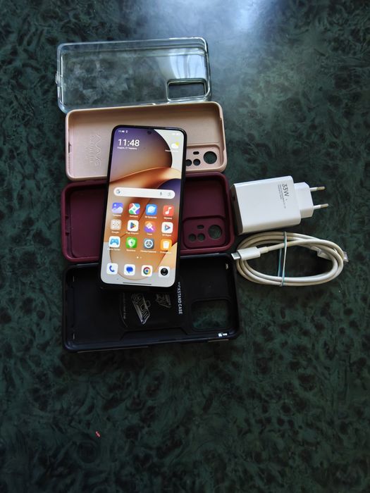 Смартфон Xiaomi Redmi 12s на Android.