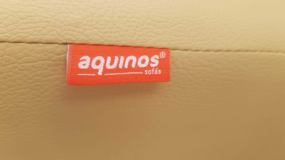 Sofá Aquinos 2 Lugares em Pele Bege – Como Novo, Pouquíssimo Uso