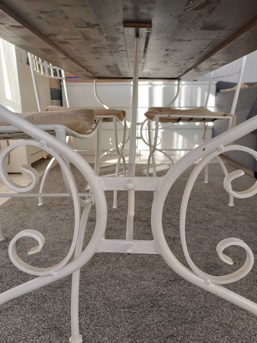Mesa e cadeiras de sala