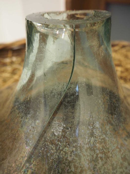 Gąsior dymion baniak balon na wino w wiklinowym koszu 25 l.