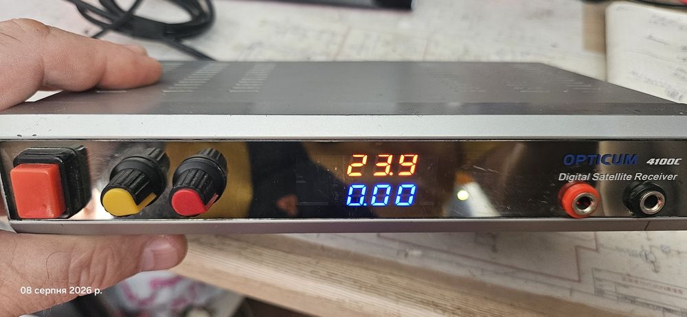 Лабораторний блок живлення  0-24в 0-3а