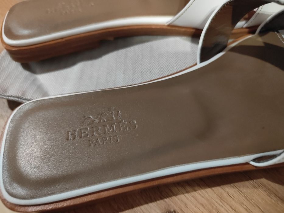 Piękne klapki Hermes 38
