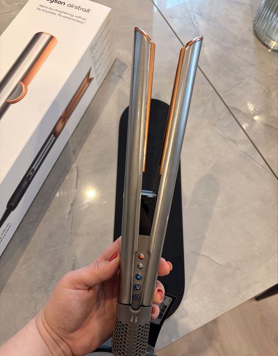 Продам Dyson airstrait