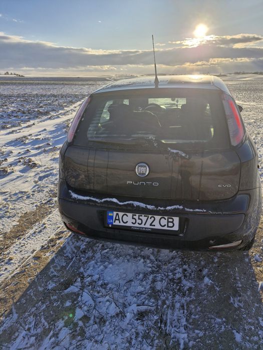 Авто на ходу, на літній шині маю зиму 4шт до встановлення,  потрібен