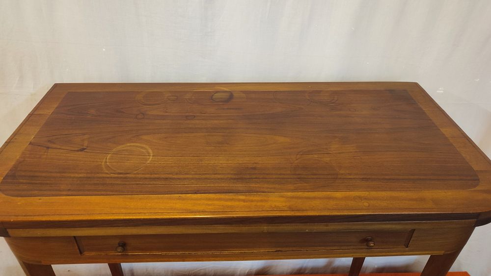 Mesa de jogo com gaveta