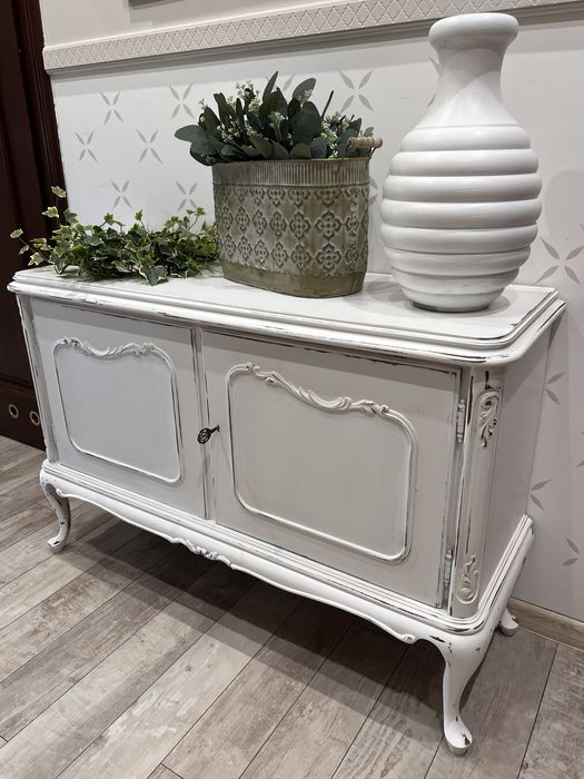 Komoda biała w stylu prowansalskim
