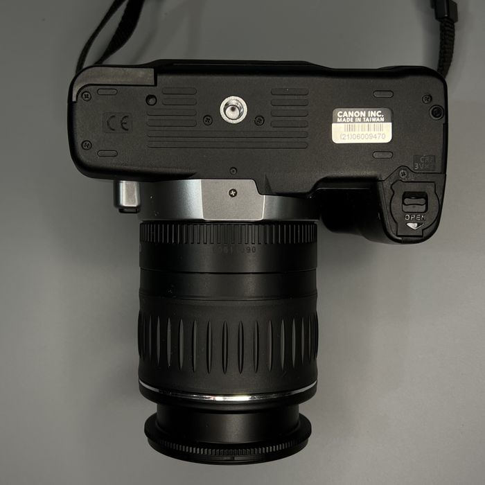 Плівковий дзеркальний фотоапарат Canon EOS Rebel K2 з об'єктивом