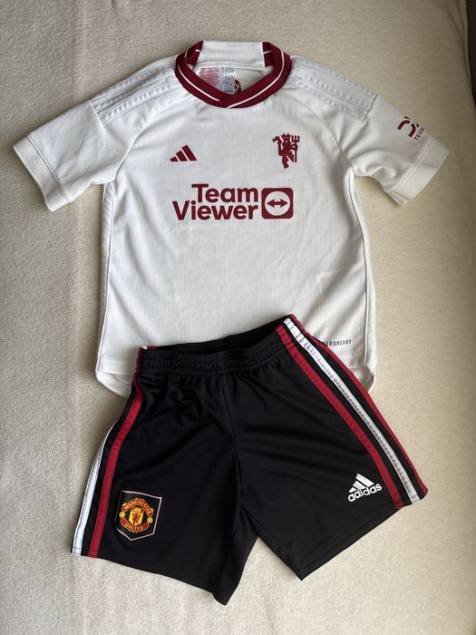 Форма футбольная  manchester united Adidas 5-6 років