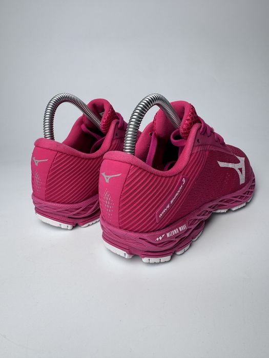 38р. Жіночі кросівки Mizuno Wave Shadow 3