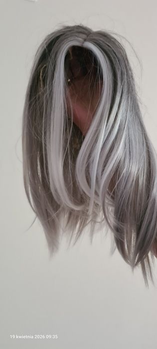 Peruki damskie .