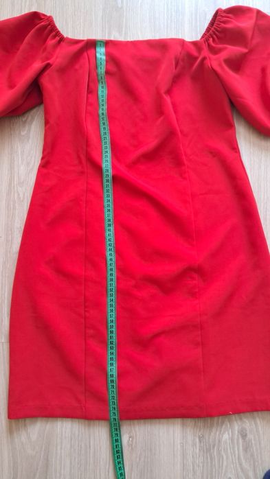 Червона жіноча сукня