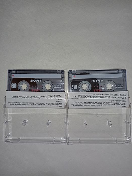 Новые кассеты с записью.