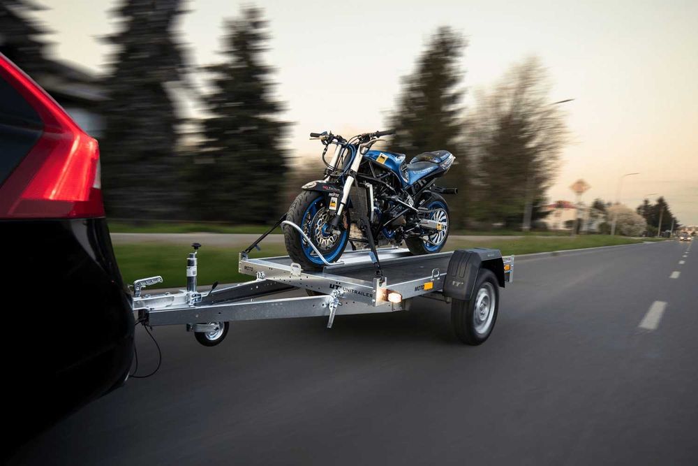 Wynajem przyczepy motocyklowej