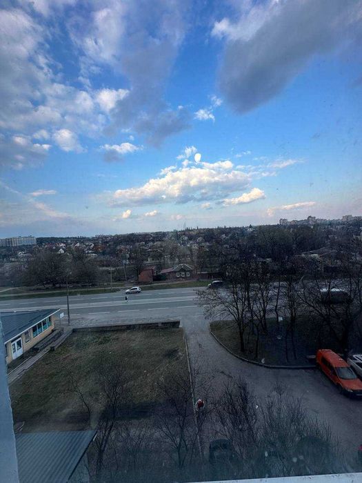 4-кімнатна квартира в центрі — Продаж або Обмін на 2-кімнатну