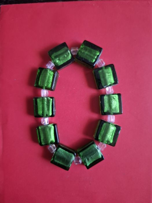 Bransoletka ze szklanych koralików