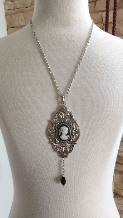 Colar gótico vitoriano camafeu dama