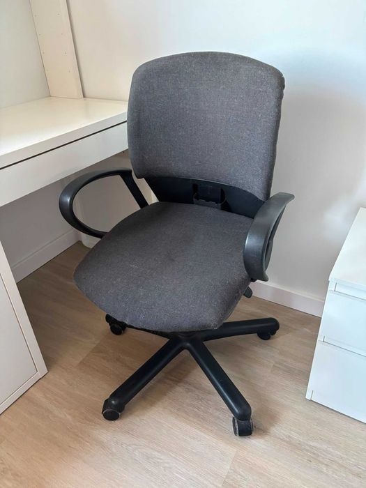 Vendo conjunto secretária e cadeira escritorio