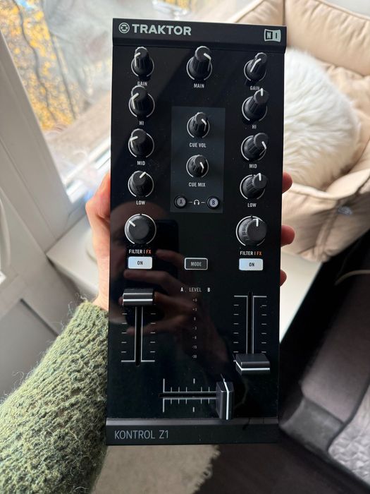 Контролер Native Instruments, Traktor Z1