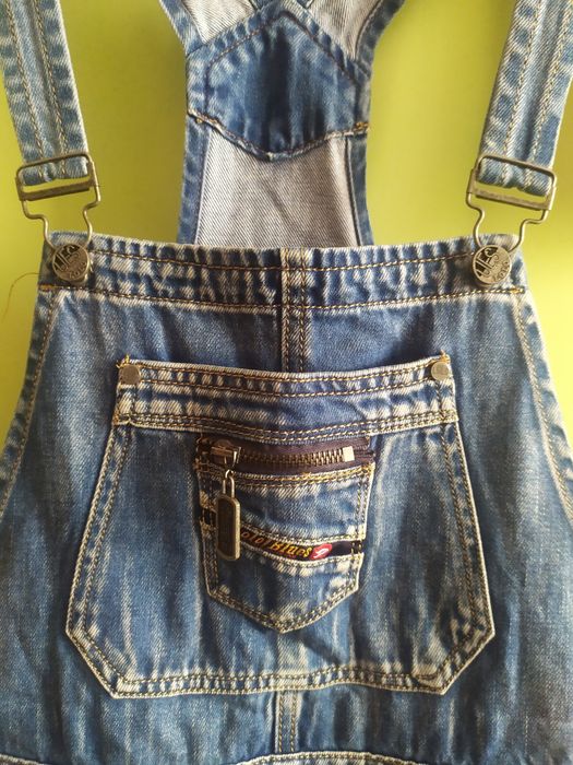 Комбинезон джинсовый.