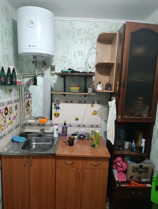 Срочно продам комнату в общежитии с ремонтом на Бутомы