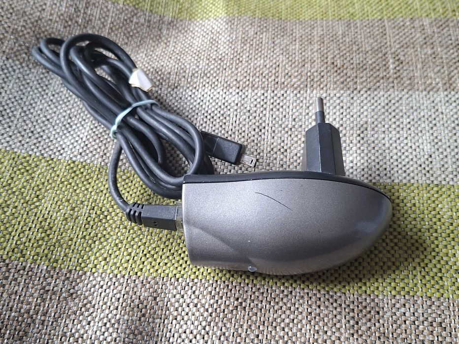 Carregador antigo Powy Travel GW/TCH para telemóvel
