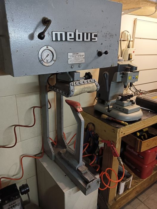 Prensa para colar calçado