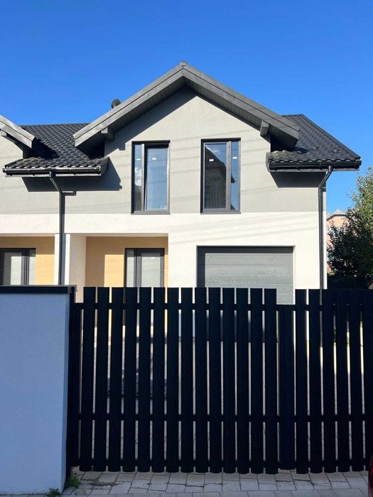 НАПІВОСОБНЯК з гаражем та власним подвір'ям 3сотих