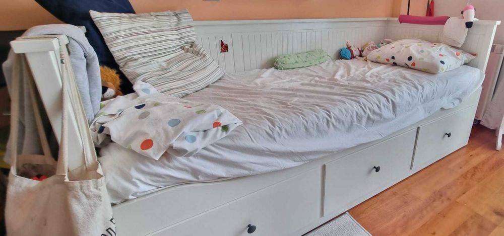 Sofá-Cama Hemnes IKEA e 2 colchões
