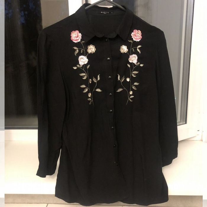 Женская рубашка с вышивкой