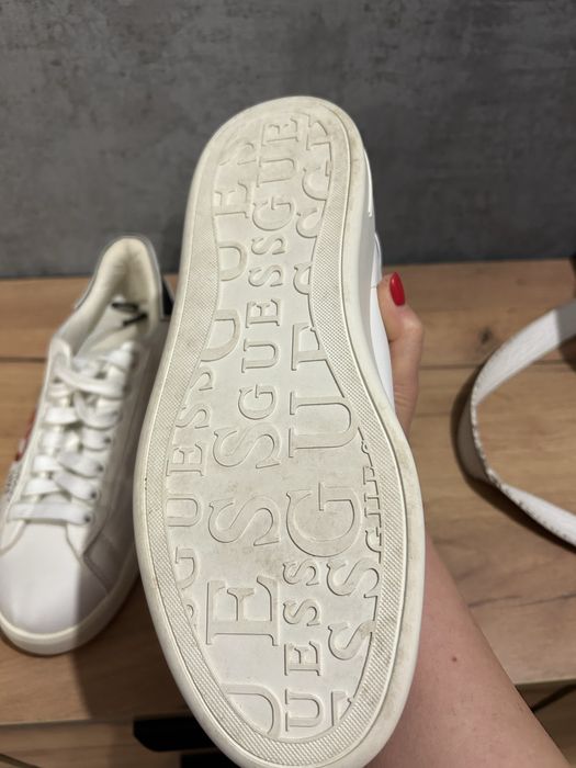 Кросівки GUESS р. 37