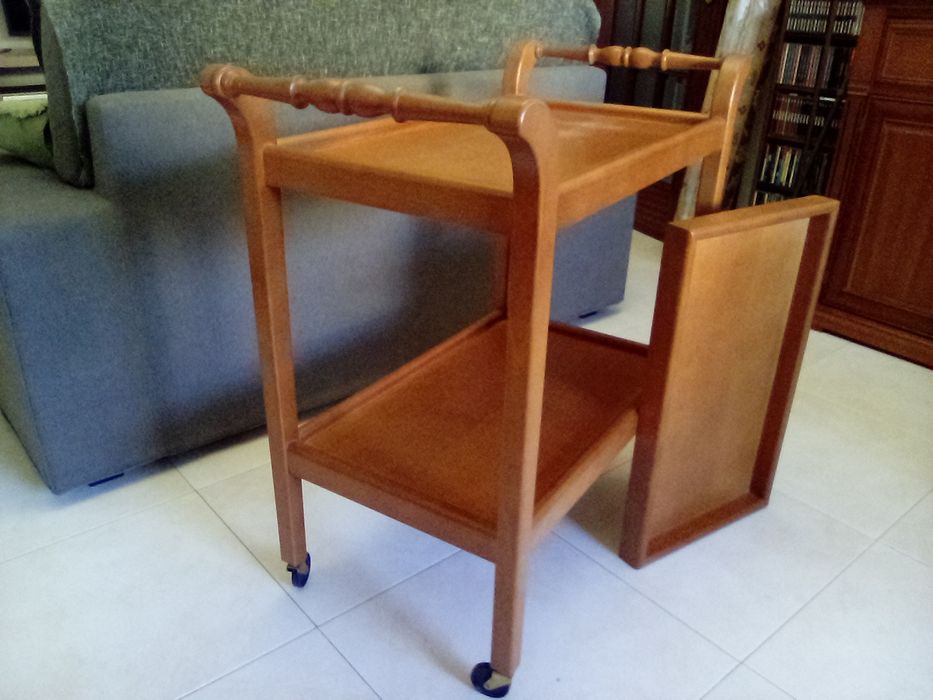 Carrinho de chá em cerejeira