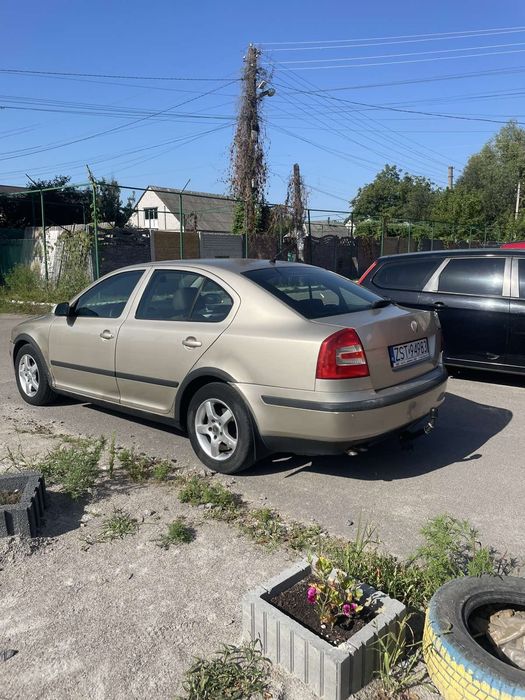 продам машину 2500.