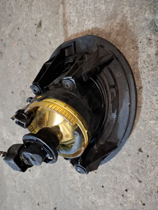 Halogen przeciwmgielne śkoda Citigo prawy