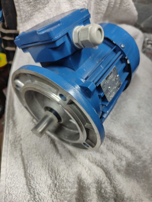 Silnik 0,18 KW nowy
