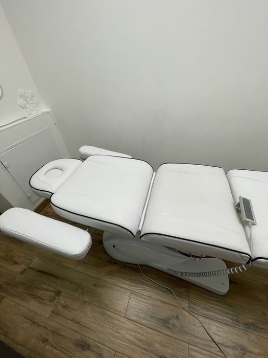 Косметологічна електрична кушетка Calissimo Liam 3 двигуна біла