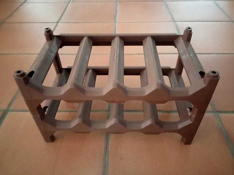 Suportes De Garrafas - Madeira e Plástico