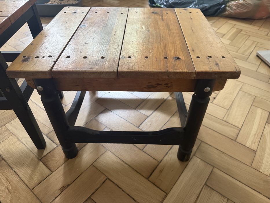 Zestaw stol stolik i taboret drewniane
