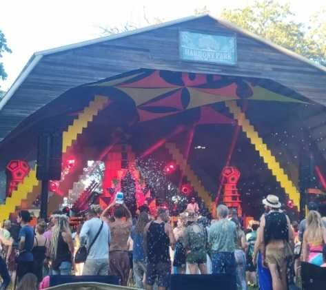 Alugo fato mascote Panda (muito idêntico ao do Panda e os Caricas)