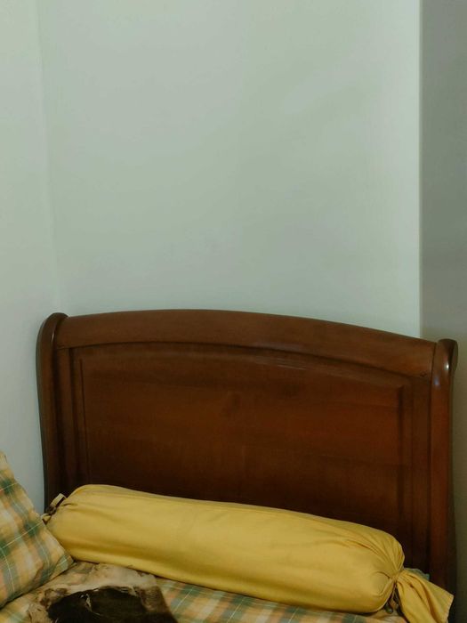 Cama de cerejeira de pessoa e meia + colchão e estrado