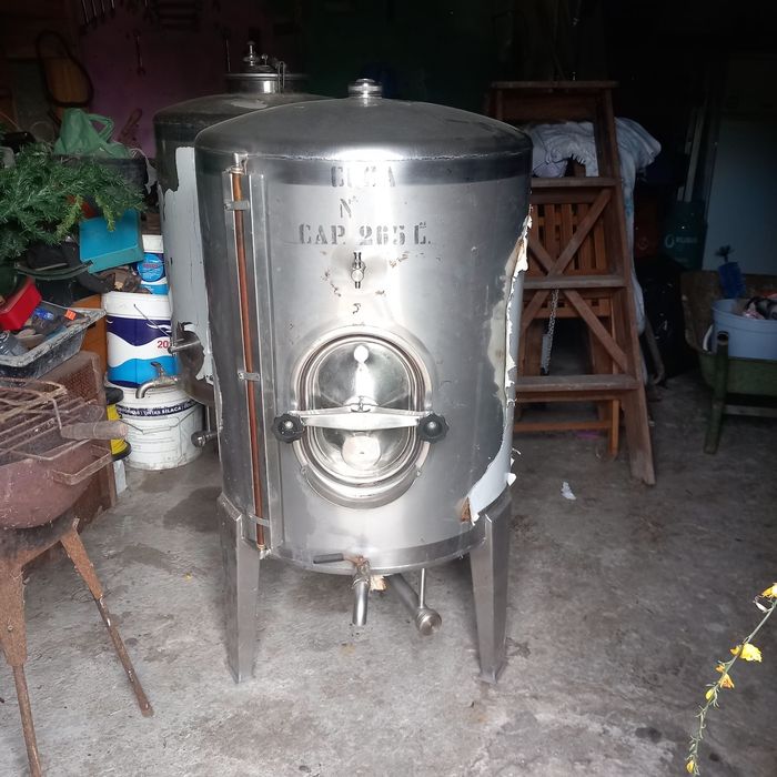 3 Cubas em inox para vinho