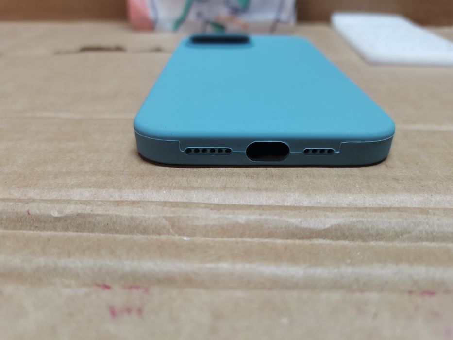 kwmobile Etui na iPhone'a 14 Pro Max - wąskie silikonowe etui z TPU