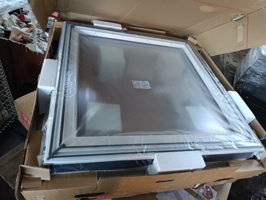 Okno dachowe na dach płaski świetlik naswietle VELUX 90x90