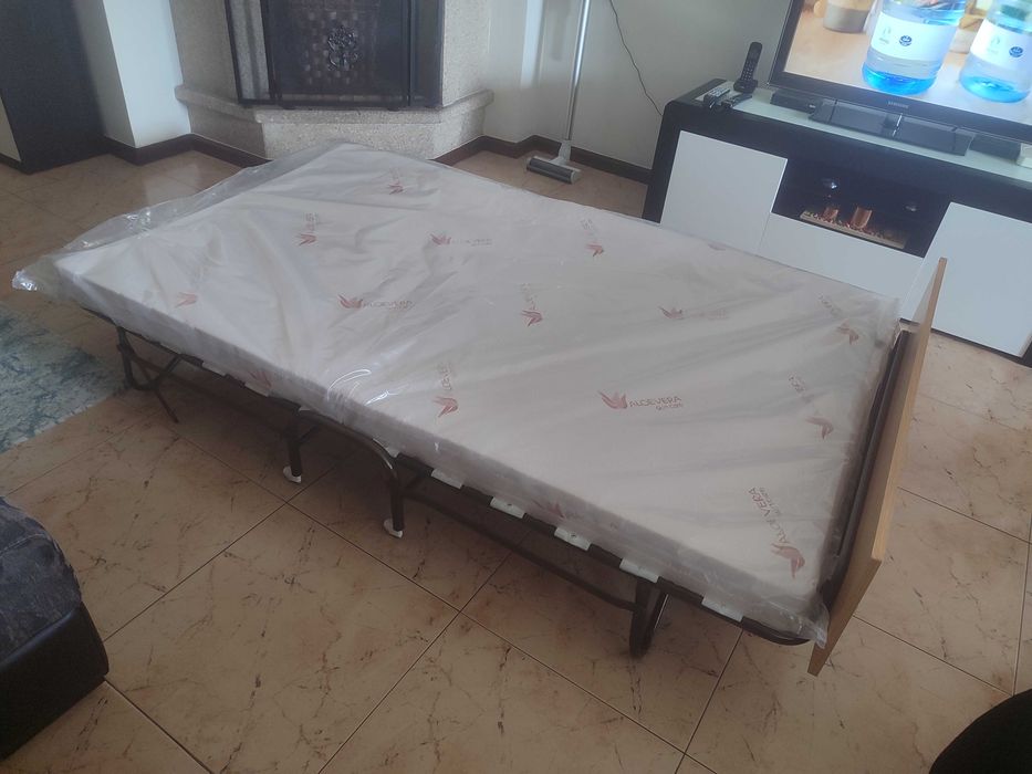 Cama dobrável nova