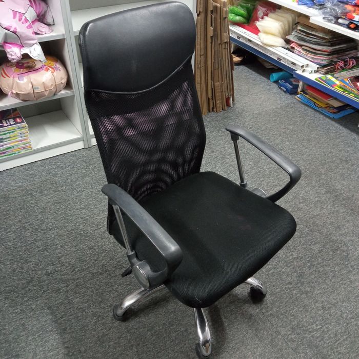 Fotel biurowy obrotowy na kółkach tanio